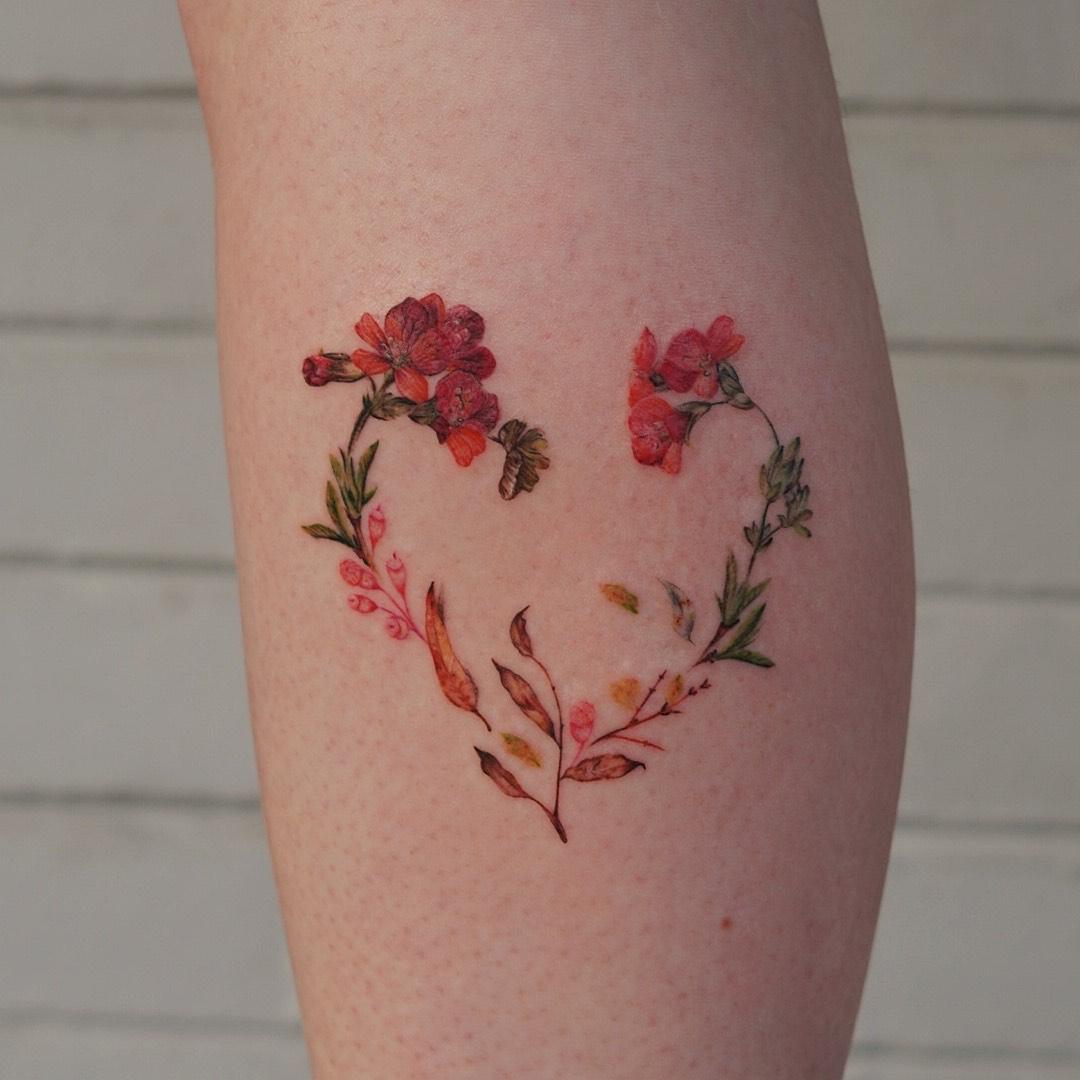 Circular Floral Wreath Detail